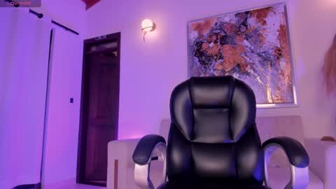 Snapshot of sophiebarnett_ chatting on 02/14/25, 11:42 Sophie online show from 02/14/25, 11:42