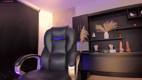 Snapshot of sophiebarnett_ chatting on 02/16/25, 12:19 Sophie online show from 02/16/25, 12:19