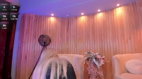 Snapshot of sophiebarnett_ chatting on 02/26/25, 01:11 Sophie online show from 02/26/25, 01:11