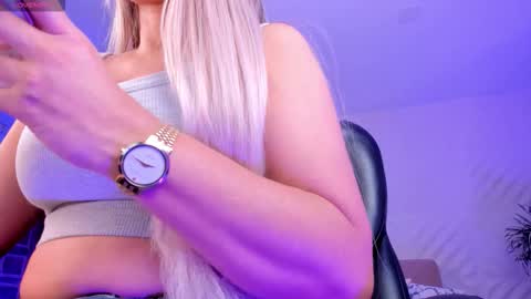 Snapshot of sophiebarnett_ chatting on 11/24/25, 01:27 Sophie online show from 11/24/25, 01:27