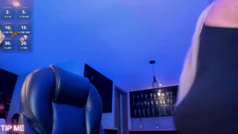 Sophie online show from 12/23/25, 01:47