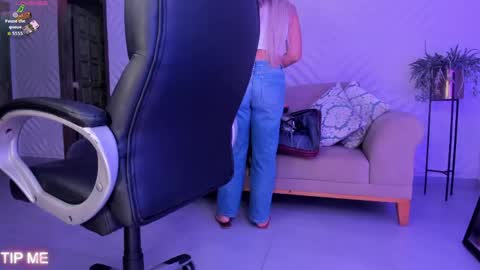 Sophie online show from 04/17/26, 11:52