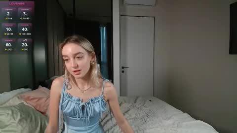 Snapshot of sophiebelll chatting on 09/30/25, 12:32 sophiebelll online show from 09/30/25, 12:32
