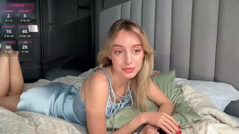 Snapshot of sophiebelll chatting on 10/04/25, 11:41 sophiebelll online show from 10/04/25, 11:41