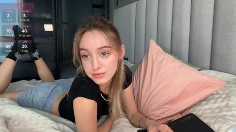 Snapshot of sophiebelll chatting on 10/05/25, 10:46 sophiebelll online show from 10/05/25, 10:46