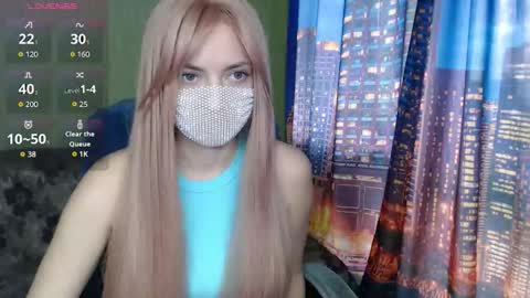 Sophie online show from 03/25/26, 09:04