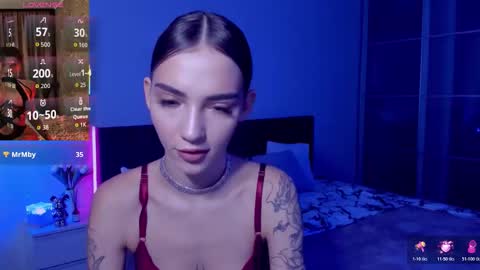 Sophie online show from 10/24/25, 09:17