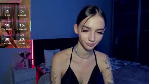 Sophie online show from 11/08/25, 01:06