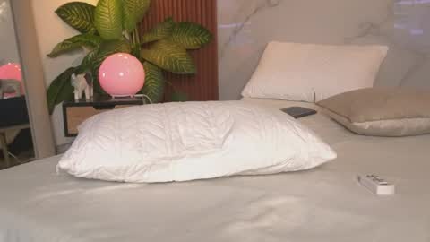 Sophie online show from 04/23/26, 12:40