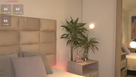 Snapshot of sophiecollins_1 chatting on 05/22/26, 11:49 Sophie online show from 05/22/26, 11:49