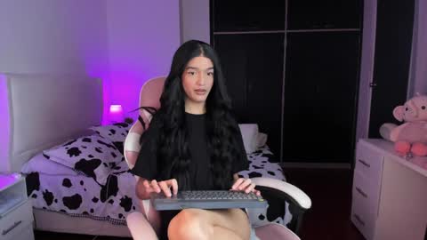 Snapshot of sophiecornett chatting on 05/19/26, 02:18 online show from 05/19/26, 02:18