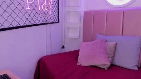 Snapshot of sophiee09_ chatting on 10/02/25, 02:57 Sophie online show from 10/02/25, 02:57