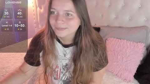 Snapshot of sophiee09_ chatting on 11/27/25, 03:03 Sophie online show from 11/27/25, 03:03