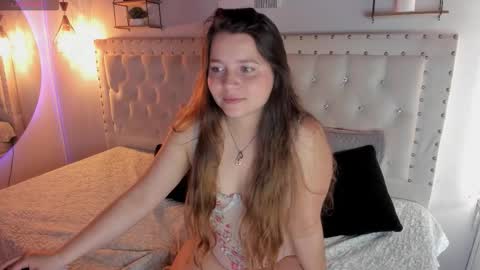 Snapshot of sophiee09_ chatting on 12/02/25, 01:28 Sophie online show from 12/02/25, 01:28