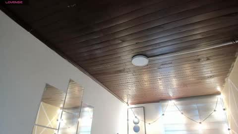 Snapshot of sophiee09_ chatting on 12/15/25, 01:37 Sophie online show from 12/15/25, 01:37