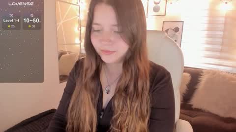 Snapshot of sophiee09_ chatting on 12/16/25, 02:11 Sophie online show from 12/16/25, 02:11