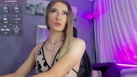 Snapshot of sophiee_s chatting on 03/08/25, 05:01 Sophie online show from 03/08/25, 05:01