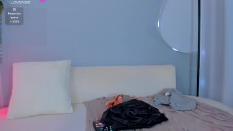 Sophie online show from 05/19/26, 11:44