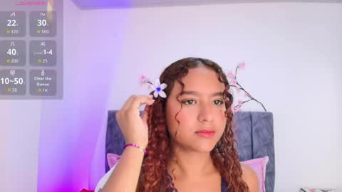 Snapshot of sophiee_velvet chatting on 05/29/26, 02:48 online show from 05/29/26, 02:48