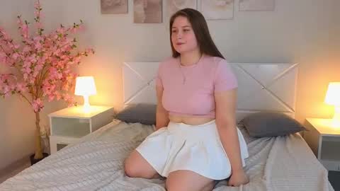 Snapshot of sophieee_lee chatting on 02/24/25, 10:37 Sophie online show from 02/24/25, 10:37