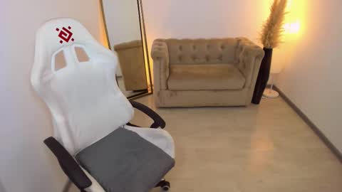 Snapshot of sophieee_lee chatting on 09/21/25, 11:12 Sophie online show from 09/21/25, 11:12