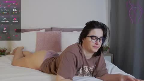 Snapshot of sophieerain chatting on 02/12/25, 07:44 Sophie Rain online show from 02/12/25, 07:44