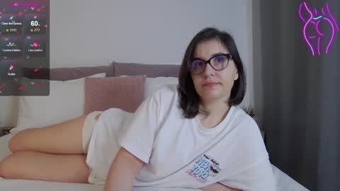 Snapshot of sophieerain chatting on 02/16/25, 08:32 Sophie Rain online show from 02/16/25, 08:32