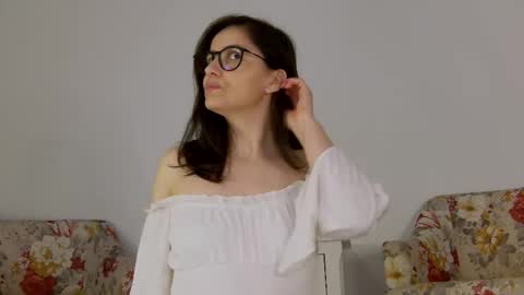 Snapshot of sophieerain chatting on 10/16/25, 12:00 Sophie Rain online show from 10/16/25, 12:00