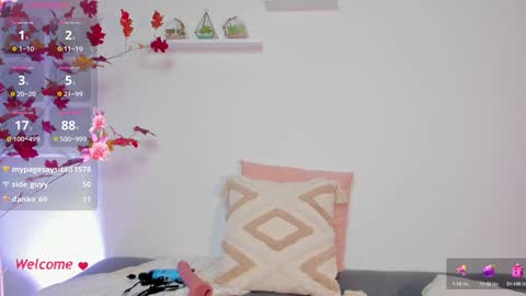 Snapshot of sophiehuntt chatting on 12/09/24, 10:30 Sophie Hunt online show from 12/09/24, 10:30