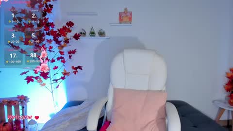 Snapshot of sophiehuntt chatting on 01/03/25, 10:08 Sophie Hunt online show from 01/03/25, 10:08