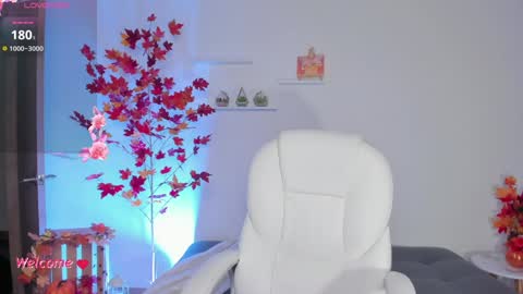 Snapshot of sophiehuntt chatting on 02/03/25, 11:05 Sophie Hunt online show from 02/03/25, 11:05