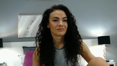 Snapshot of sophiejoulia chatting on 03/06/25, 06:26 Sophie online show from 03/06/25, 06:26