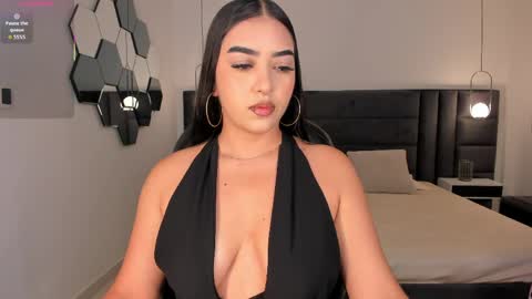 Snapshot of sophielanne chatting on 05/24/26, 11:54 Sophie online show from 05/24/26, 11:54