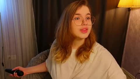 Snapshot of sophiemure chatting on 01/07/26, 10:40 Sophie online show from 01/07/26, 10:40