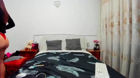 Snapshot of sophiesin__ chatting on 12/11/24, 05:26 Sophie online show from 12/11/24, 05:26