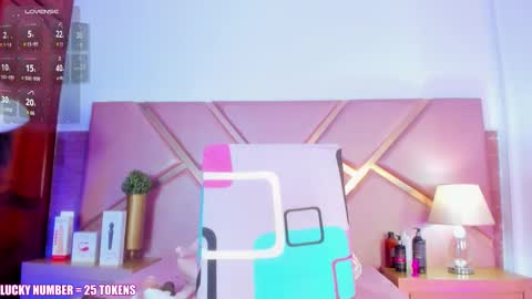 Sophie online show from 10/31/25, 01:01