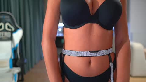       online show from 10/23/25, 08:07