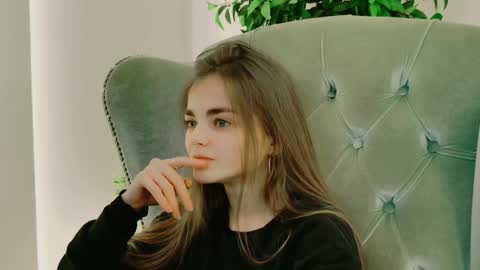 Sophie and my bestie Mandy    online show from 12/01/24, 04:29