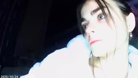 Sophie and my bestie Mandy    online show from 10/23/25, 07:12