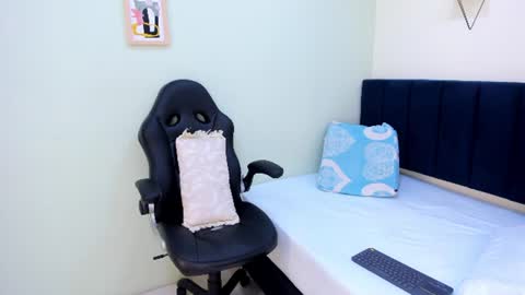 sophieturner_mg online show from 07/25/26, 07:00