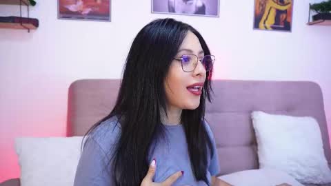 Snapshot of sophiiecums chatting on 01/08/26, 12:57 Sophiie online show from 01/08/26, 12:57