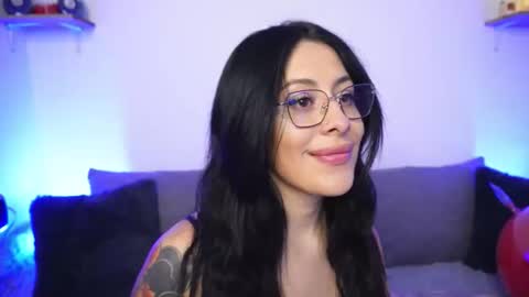 Snapshot of sophiiecums chatting on 01/17/26, 05:01 Sophiie online show from 01/17/26, 05:01