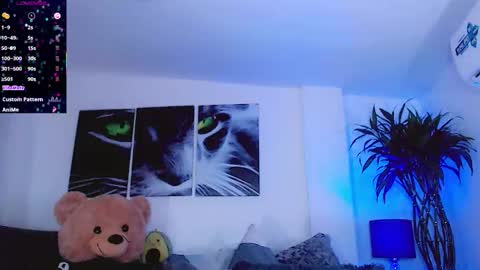 Sophie Sweet online show from 10/24/25, 07:43