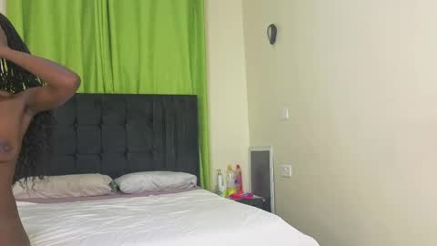 sophisticated_seline online show from 04/19/26, 07:27