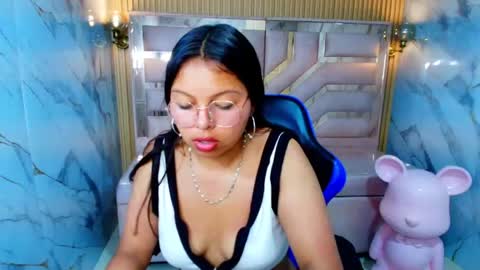 Snapshot of sophy_r chatting on 06/04/26, 07:42 Sophy online show from 06/04/26, 07:42