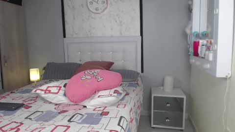 Snapshot of sopphiefox chatting on 12/18/24, 06:57 Sofia online show from 12/18/24, 06:57