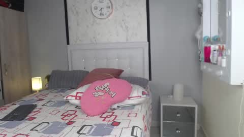 Snapshot of sopphiefox chatting on 12/19/24, 01:39 Sofia online show from 12/19/24, 01:39