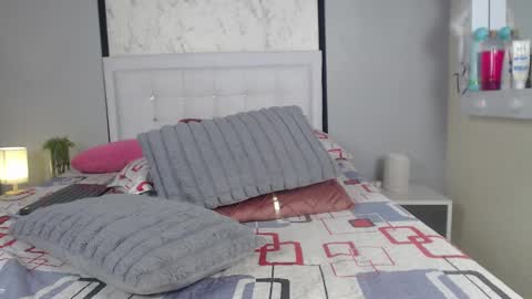 Snapshot of sopphiefox chatting on 12/20/24, 04:14 Sofia online show from 12/20/24, 04:14