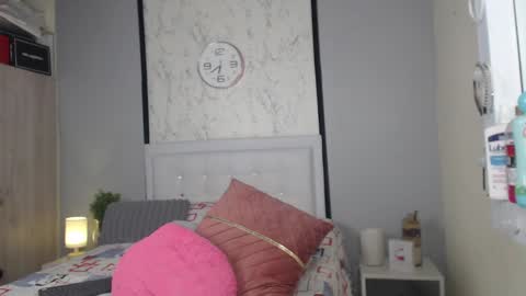 Snapshot of sopphiefox chatting on 01/25/25, 12:48 Sofia online show from 01/25/25, 12:48