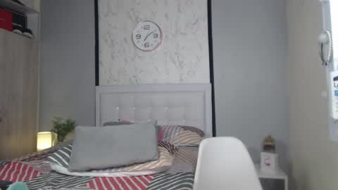 Snapshot of sopphiefox chatting on 02/19/25, 01:18 Sofia online show from 02/19/25, 01:18